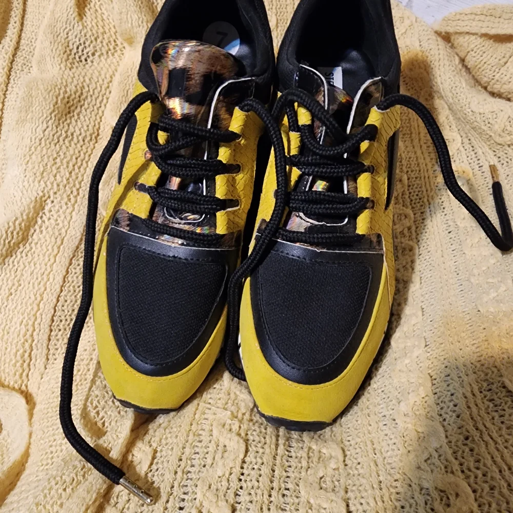 Steve Madden Cliffhanger Sneakers - Picture 5 of 10
